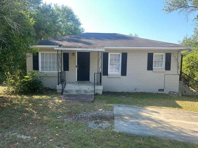 a view of a house with a yard