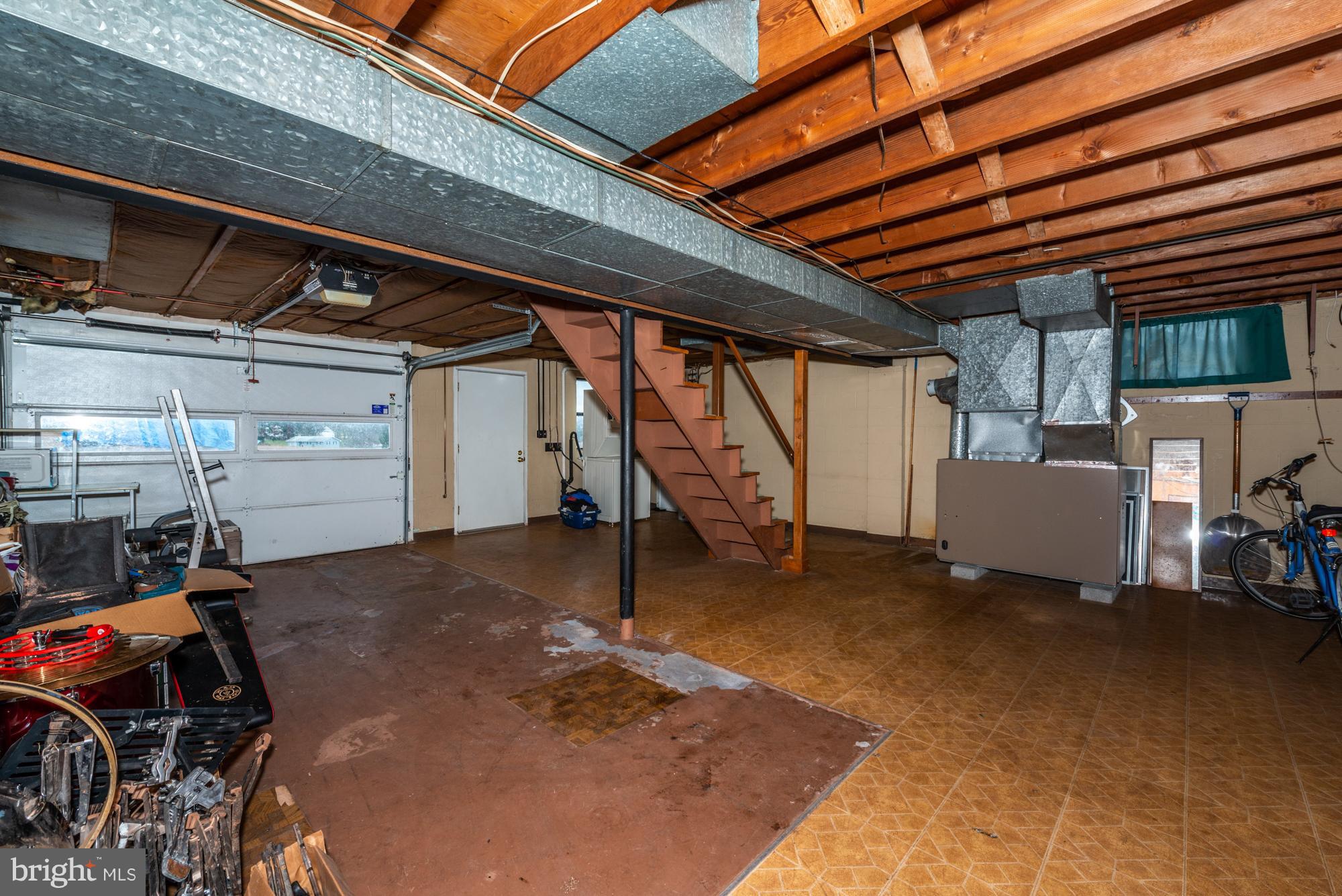 340 School Road Denver, PA 17517 - Photo 18 of 26 Lower Level garage