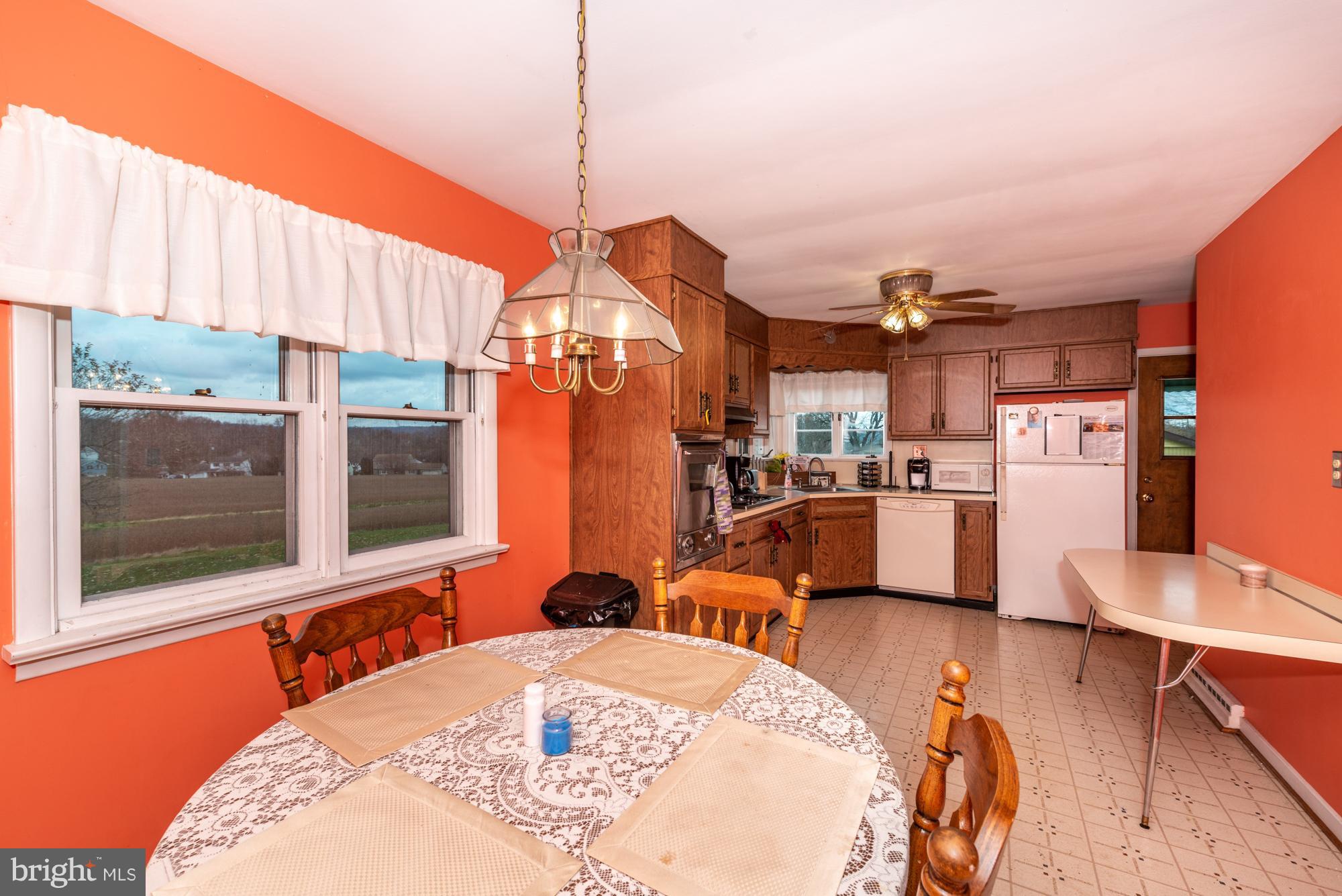 340 School Road Denver, PA 17517 - Photo 8 of 26 Dining/Kitchen