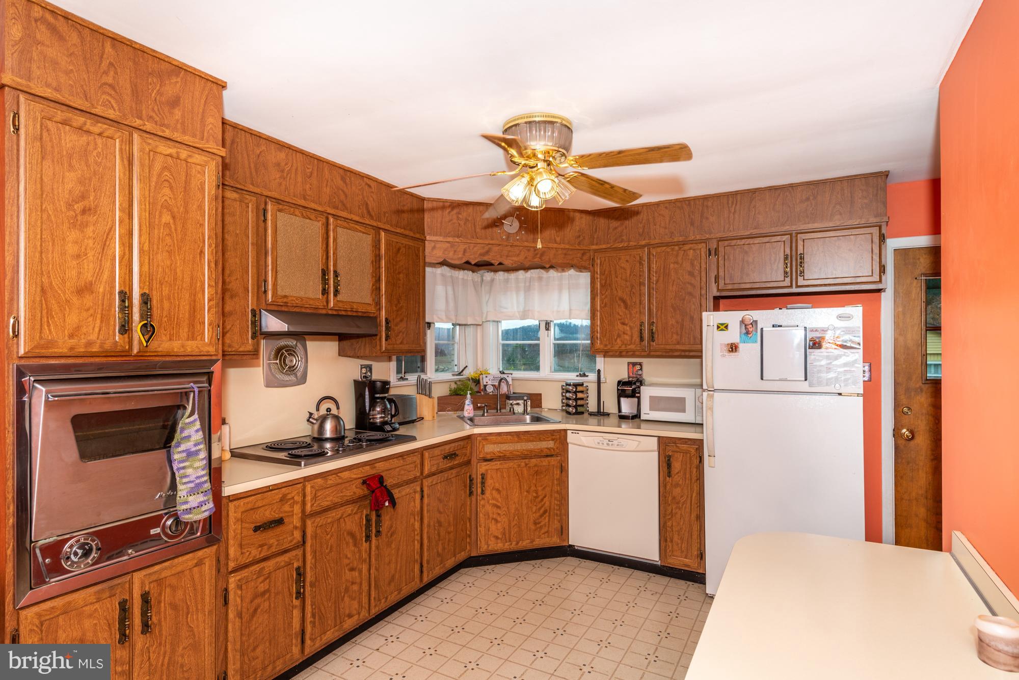 340 School Road Denver, PA 17517 - Photo 10 of 26 Kitchen