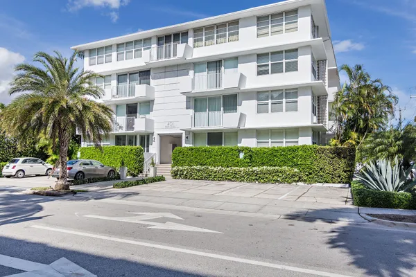 $6,900 | 401 Peruvian Avenue, Unit 1040, Palm Beach, FL 33480