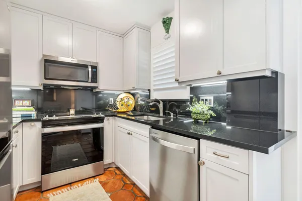 $6,900 | 401 Peruvian Avenue, Unit 1040, Palm Beach, FL 33480