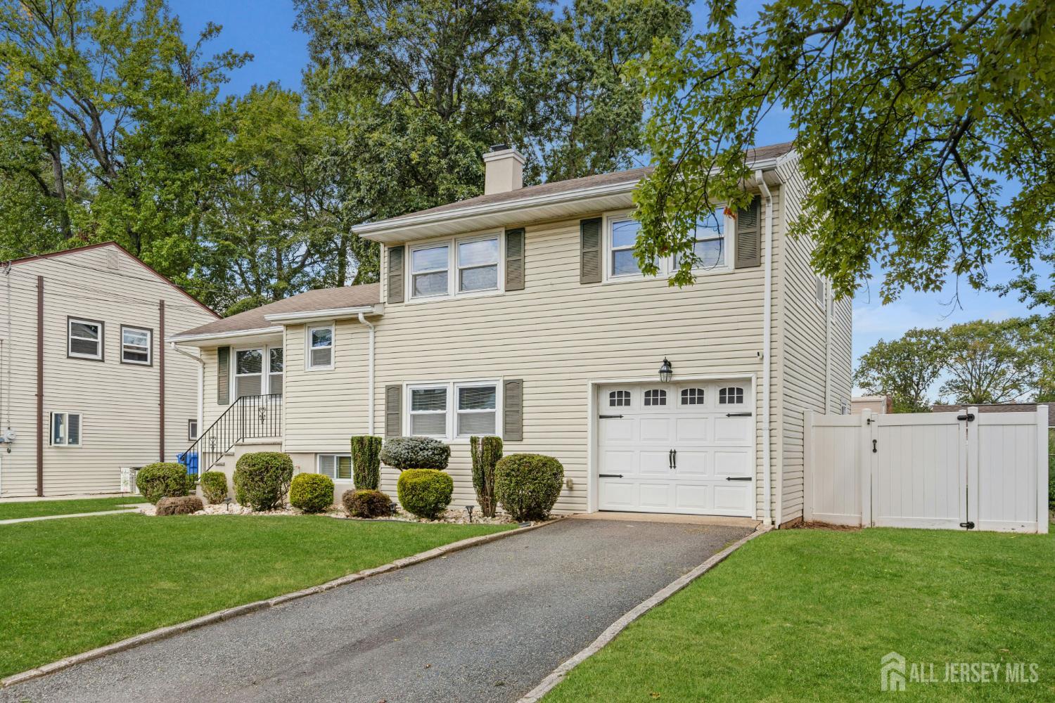 16 Neptune Place Colonia, NJ 07067 - Photo 3 of 34