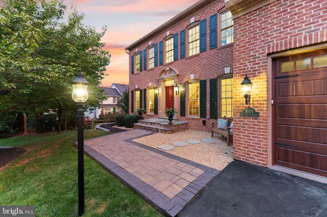 $979,900 | 18571 Dettington Court, Leesburg, VA 20176