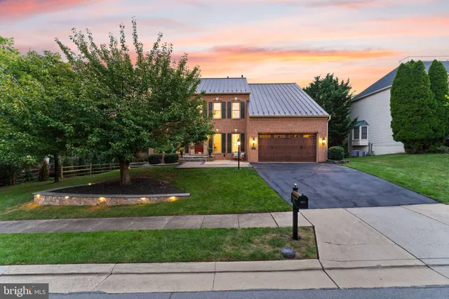 $979,900 | 18571 Dettington Court, Leesburg, VA 20176