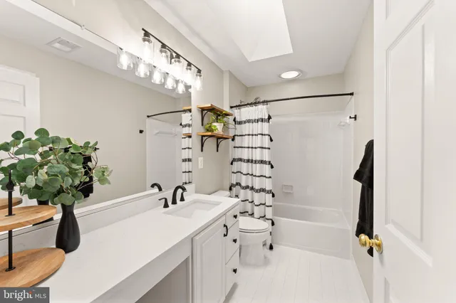 $979,900 | 18571 Dettington Court, Leesburg, VA 20176