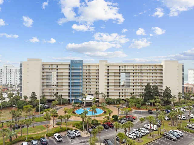 a view of a city that has lots of stuff