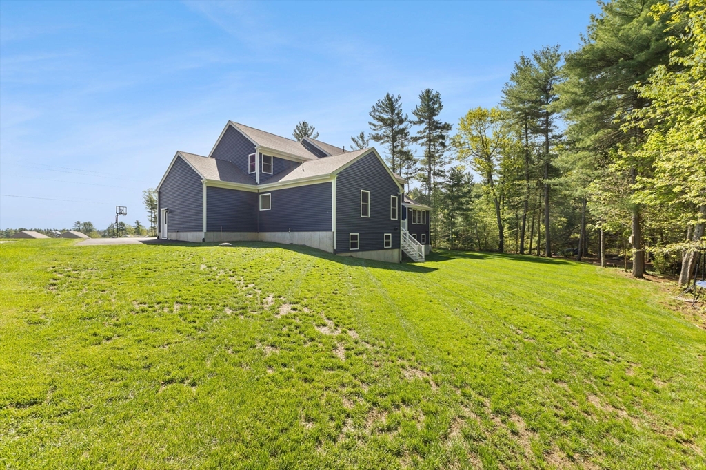 39 Erbeck Cir Extension Bridgewater, MA 02324 - Photo 8 of 42 Gallery Image 8