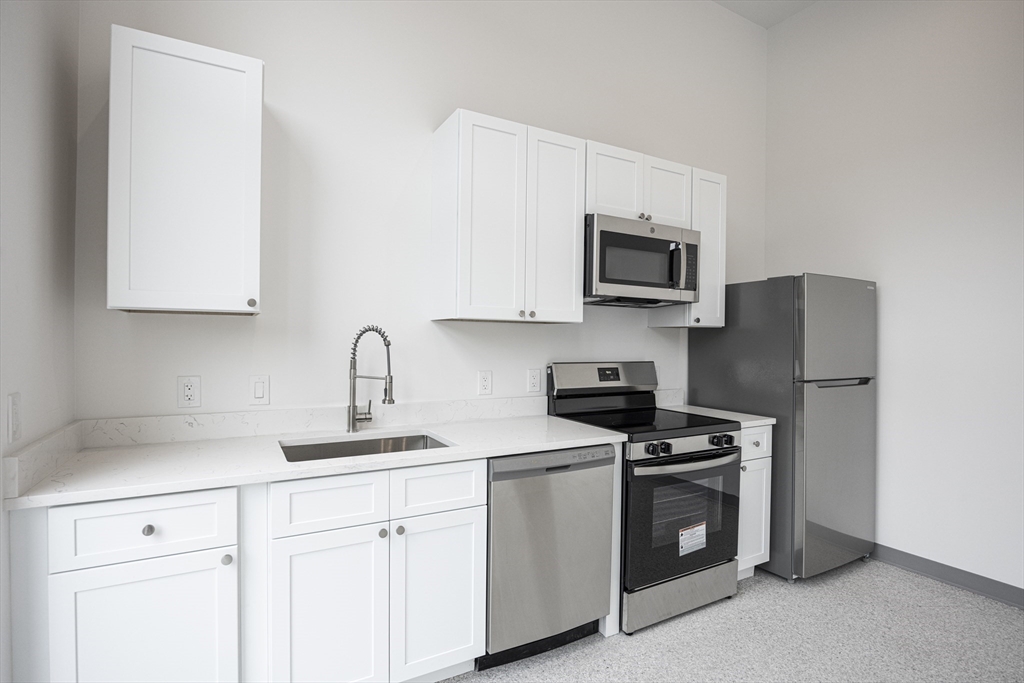 80 Middlesex Street, Unit 304 Lowell, MA 01852 - Photo 4 of 22