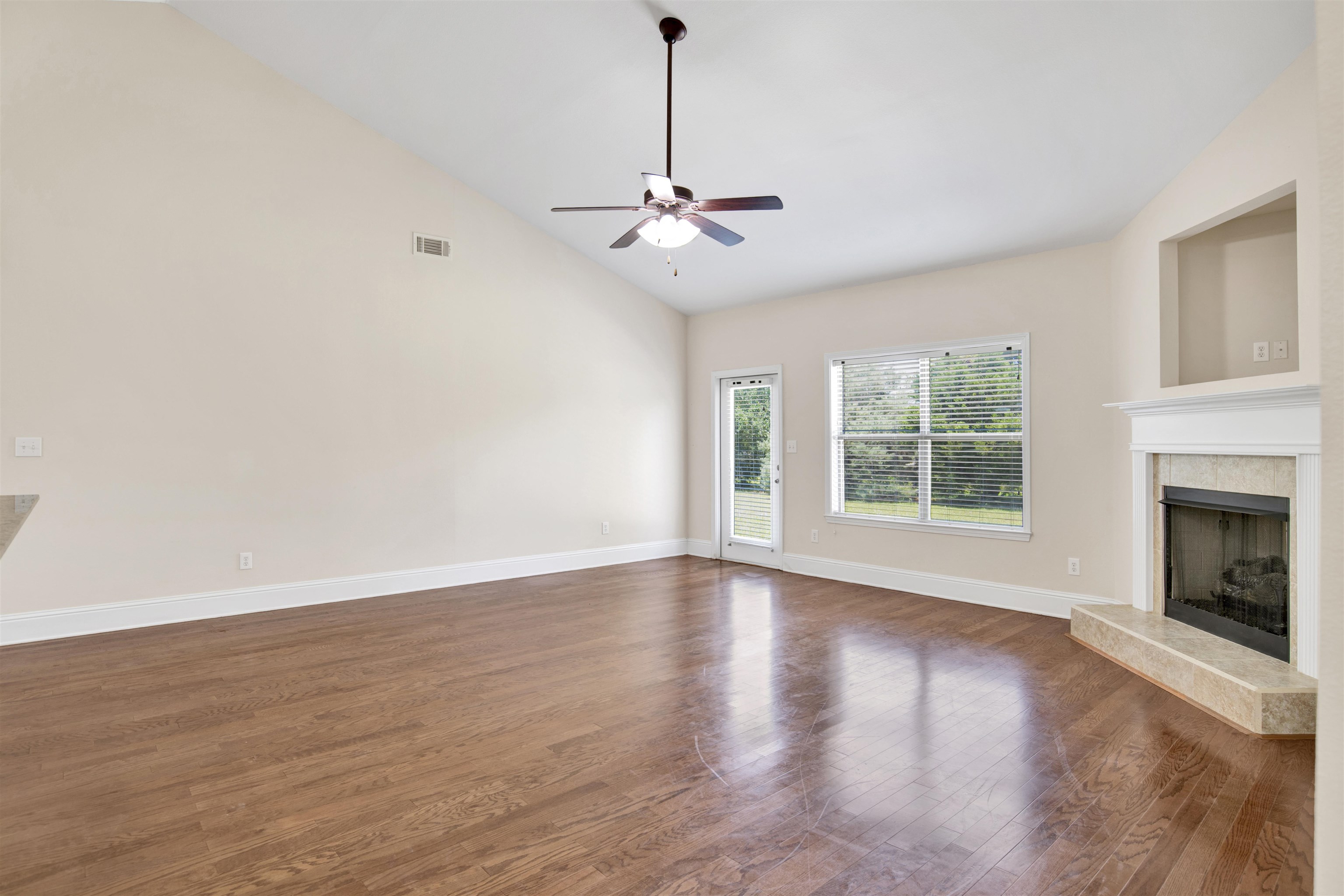 10910 Roanoke Loop Daphne, AL 36526 - Photo 11 of 33 Living Room