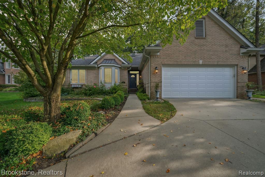576 Bloomer Ridge Drive Rochester, MI 48307 - Photo 2 of 48