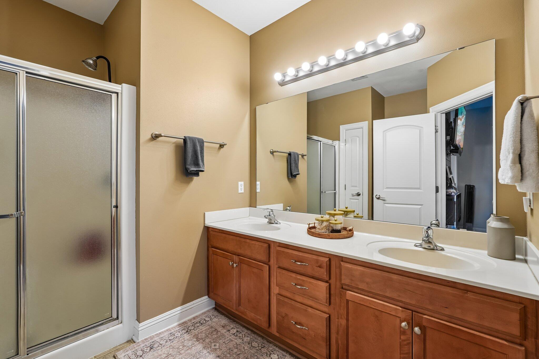 N165W20522 Berry Patch Road Jackson, WI 53037 - Photo 12 of 26 Primary en Suite