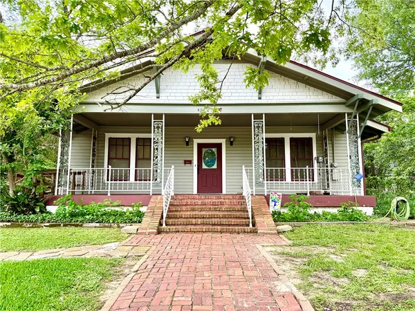 $323,000 | 607 West Fox Street, Caldwell, TX 77836