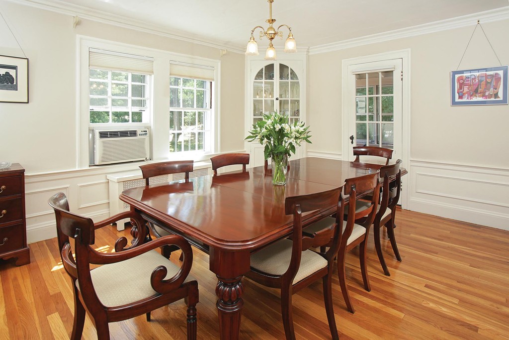 93 Woodcliff Road Newton, MA 02461 - Photo 3 of 10