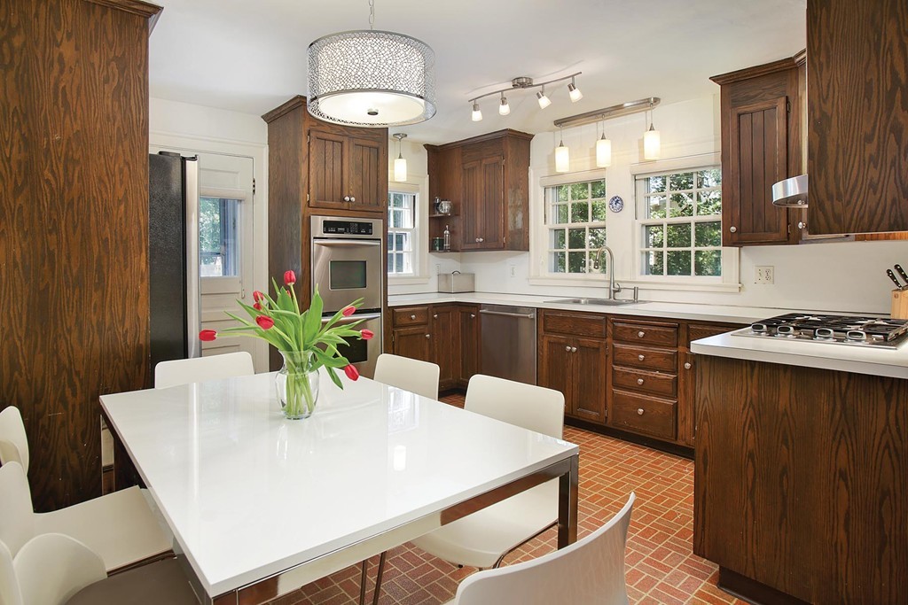 93 Woodcliff Road Newton, MA 02461 - Photo 4 of 10