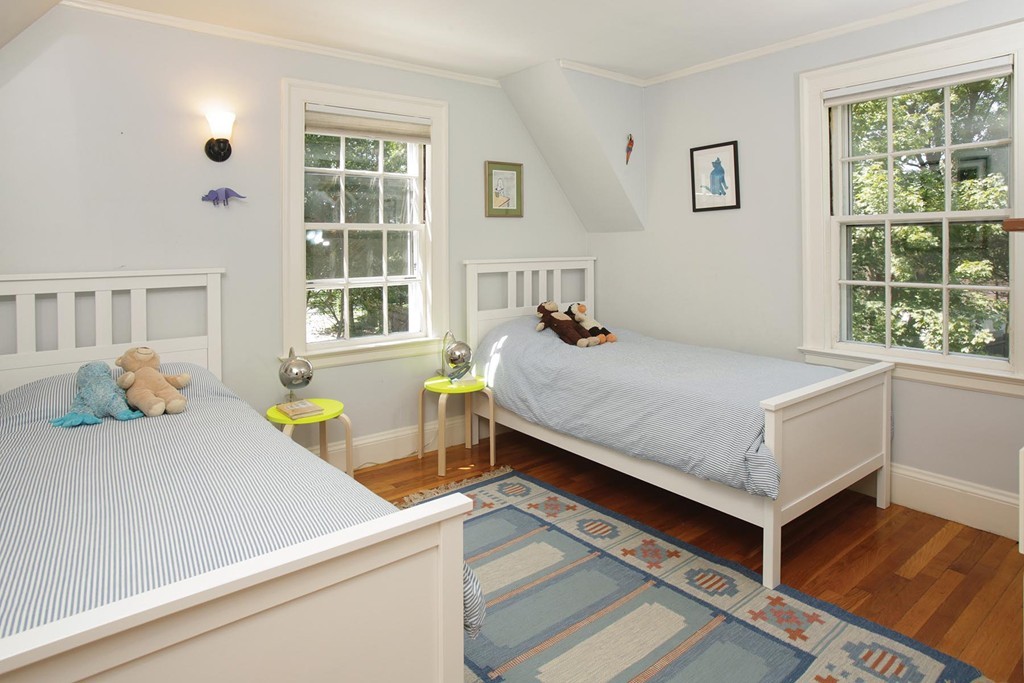 93 Woodcliff Road Newton, MA 02461 - Photo 8 of 10