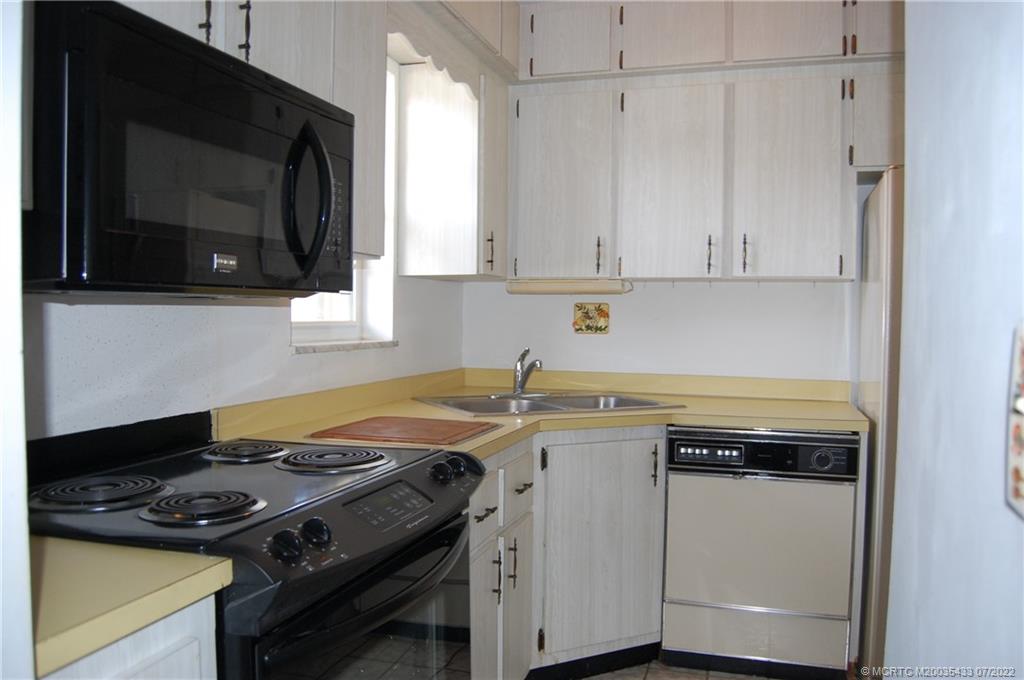 1927 Southwest Palm City Road, Unit E Stuart, FL 34994 - Photo 10 of 30 Gallery Image 10