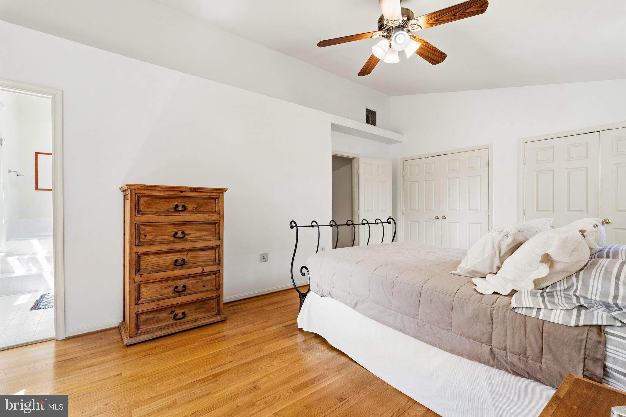 6518 Milva Lane Springfield, VA 22150 - Photo 32 of 55 Vaulted ceilings & space for extra furniture
