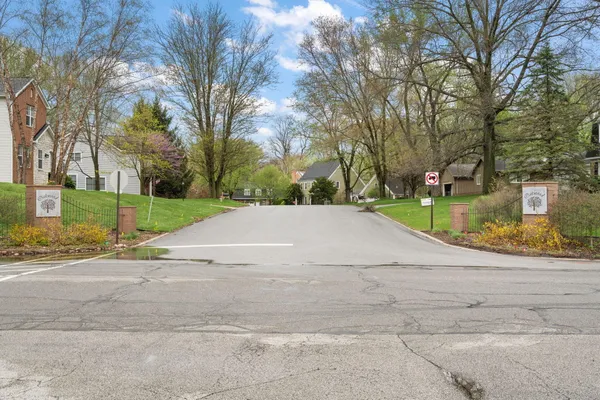 $449,900 | 2007 Sherwood Drive, Valparaiso, IN 46385