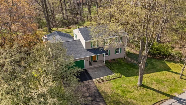 $449,900 | 2007 Sherwood Drive, Valparaiso, IN 46385