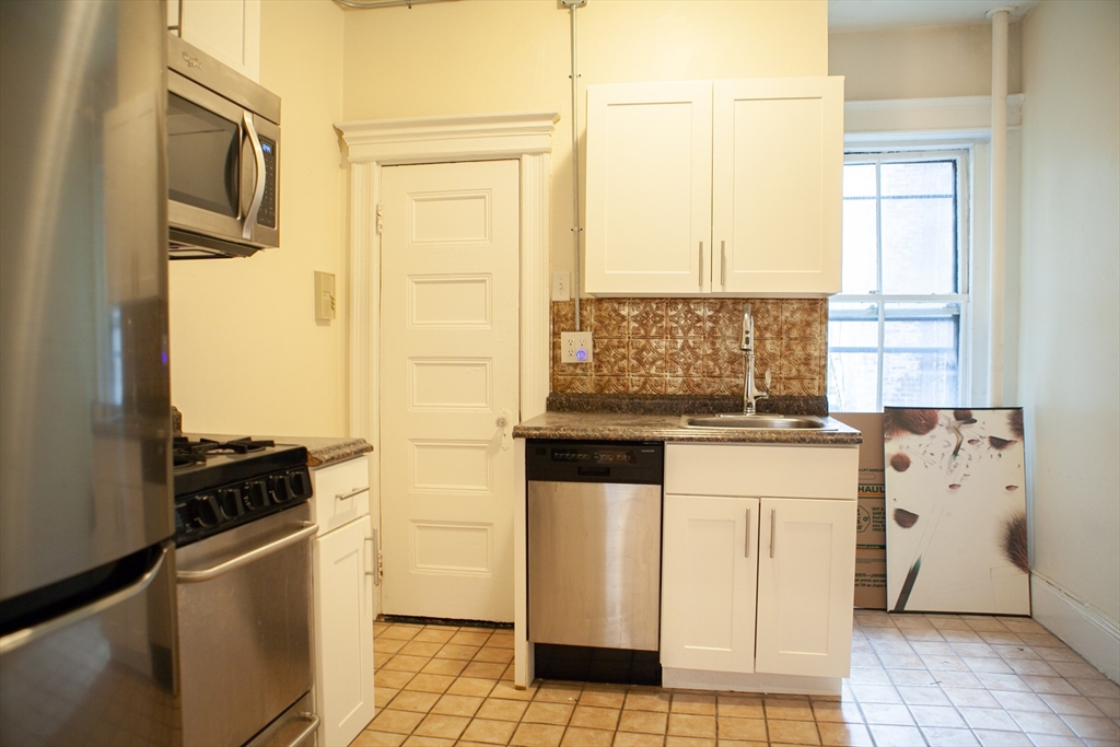 74 Phillips Street, Unit 1 Boston, MA 02114 - Photo 4 of 6