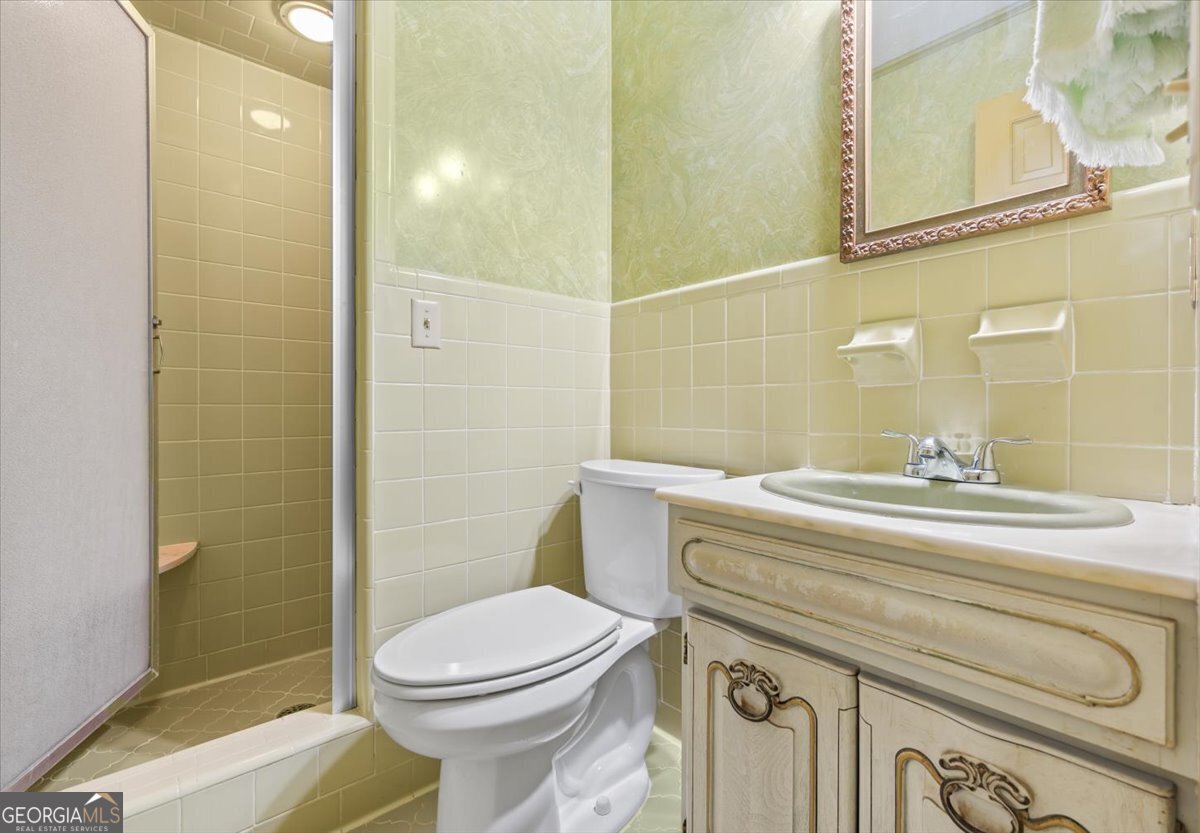 2066 Cherokee Street Waycross, GA 31503 - Photo 33 of 56 a bathroom with a sink a toilet and shower