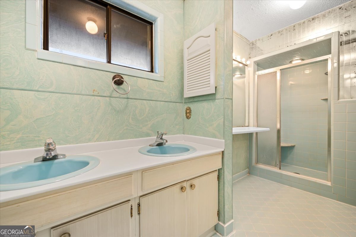 2066 Cherokee Street Waycross, GA 31503 - Photo 40 of 56 a bathroom with a sink and a mirror
