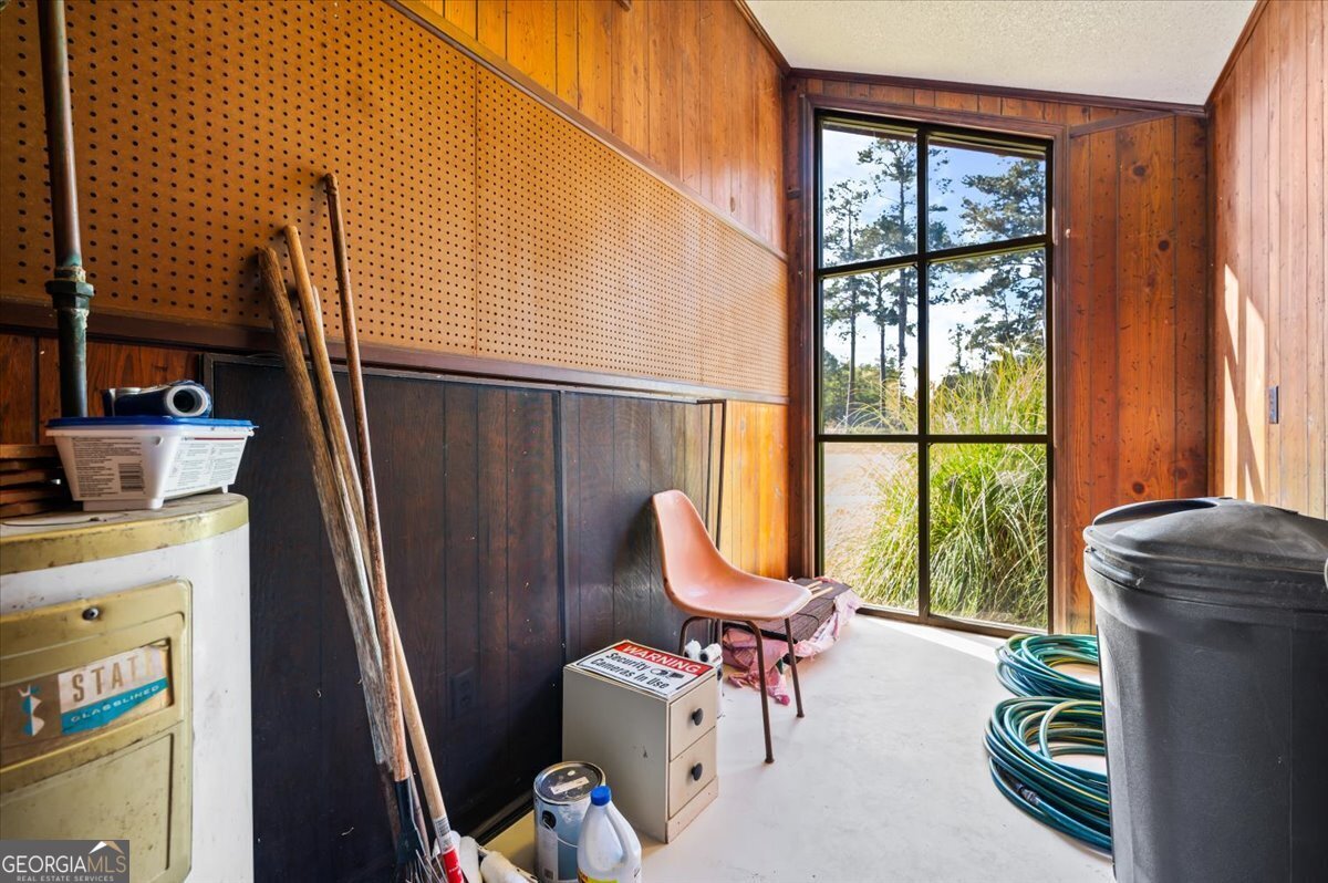 2066 Cherokee Street Waycross, GA 31503 - Photo 52 of 56 a room with furniture and a window