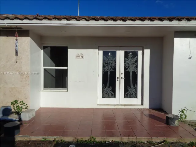 a view of an entrance of the house