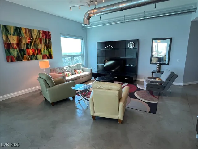 $3,000 | 200 Hoover Avenue, Unit 2009, Las Vegas, NV 89101