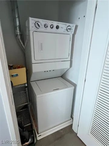 $3,000 | 200 Hoover Avenue, Unit 2009, Las Vegas, NV 89101