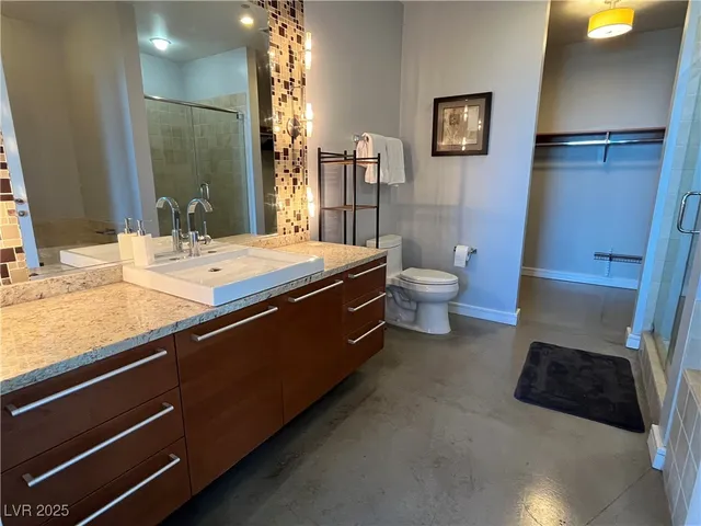 $3,000 | 200 Hoover Avenue, Unit 2009, Las Vegas, NV 89101