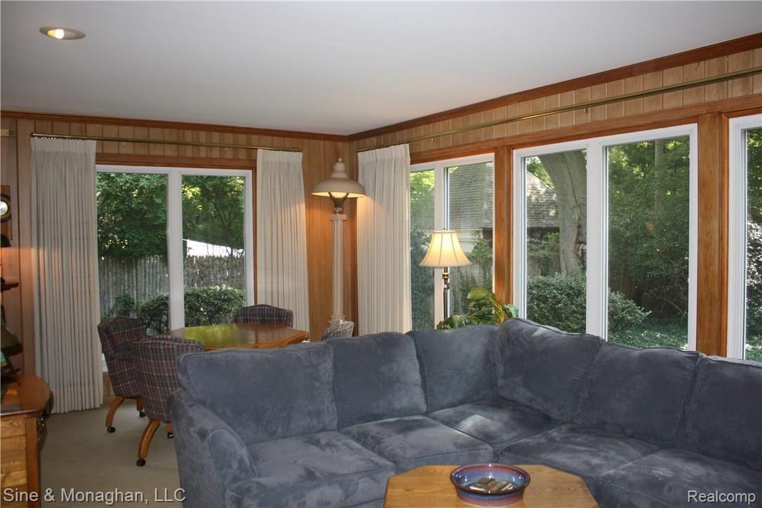 63 Cambridge Road Grosse Pointe, MI 48236 - Photo 5 of 34 IMG_7903.JPG