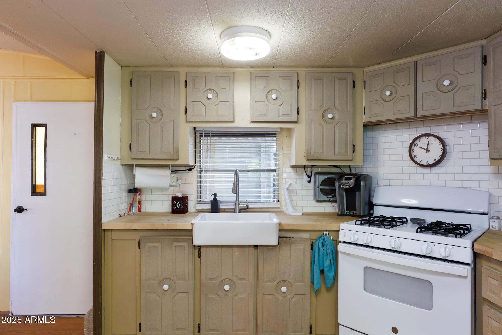 2100 North Trekell Road, Unit 351 Casa Grande, AZ 85122 - Photo 13 of 31 a kitchen with a stove a sink and a refrigerator