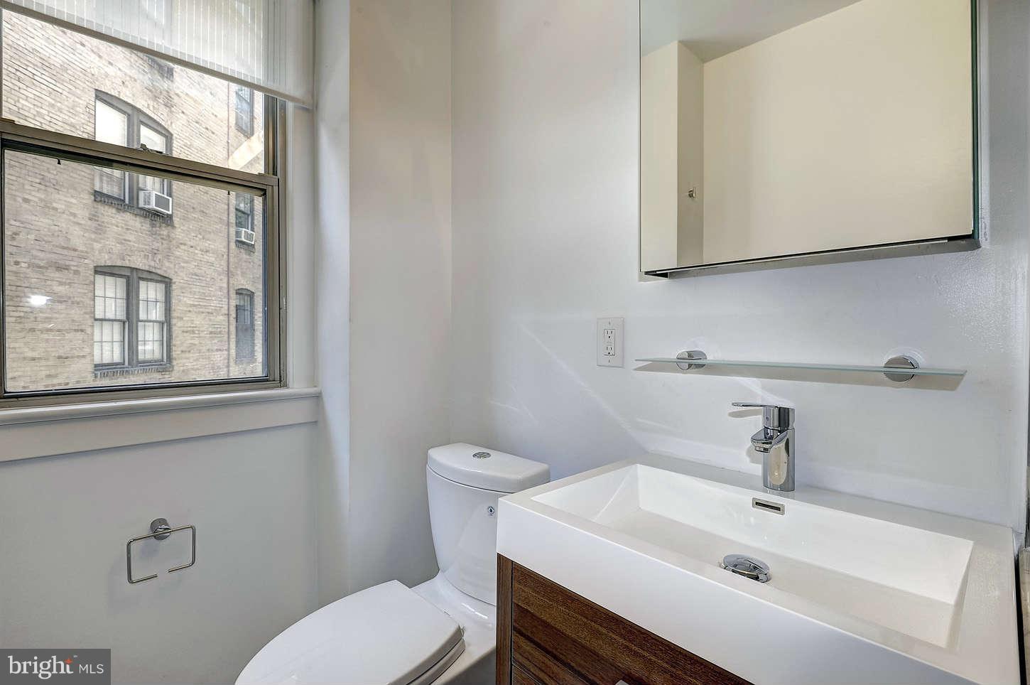 1910 Kalorama Road Northwest, Unit 205 Washington, DC 20009 - Photo 8 of 14 Bath