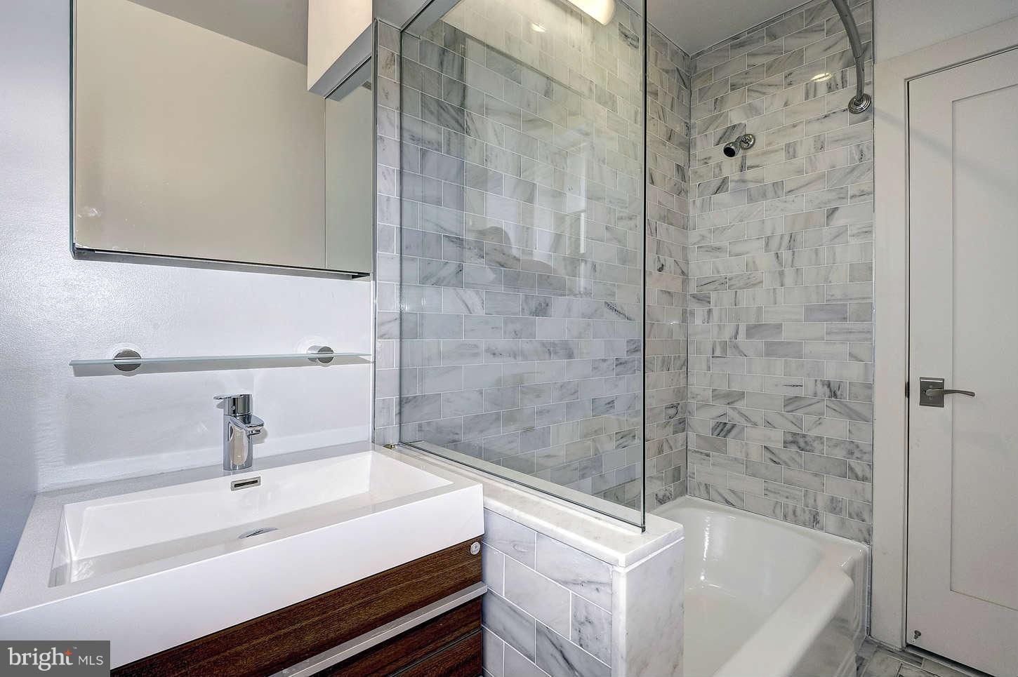 1910 Kalorama Road Northwest, Unit 205 Washington, DC 20009 - Photo 9 of 14 Bath