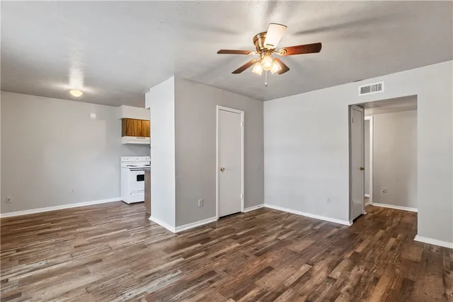 a view of a livingroom with a workspace