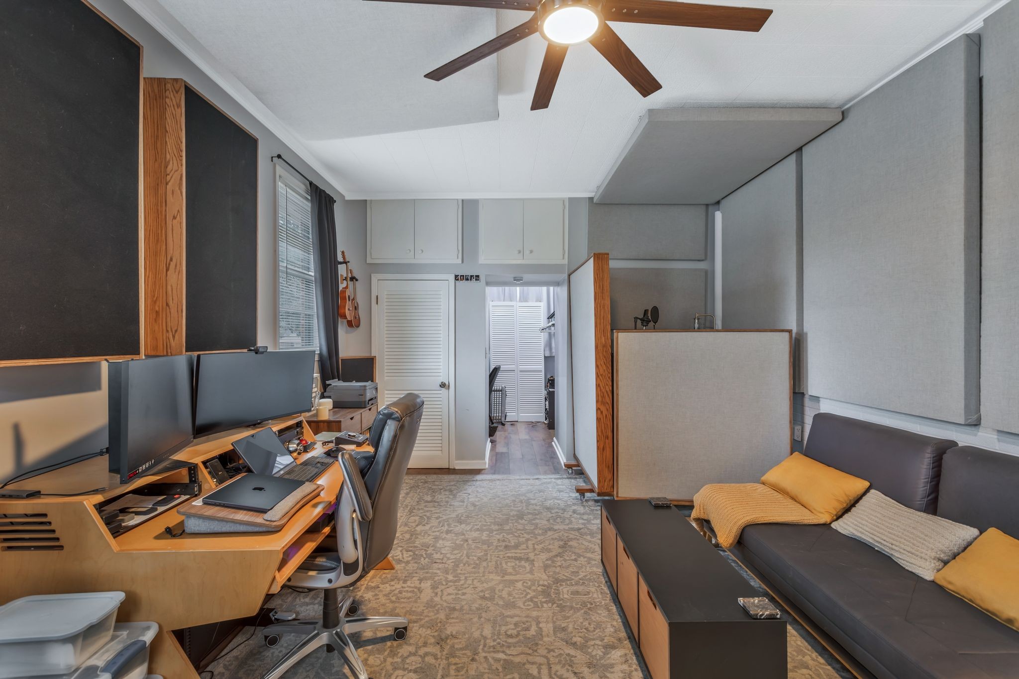 124 North Laurel Circle Columbia, TN 38401 - Photo 18 of 40 a room with furniture a rug and a ceiling fan