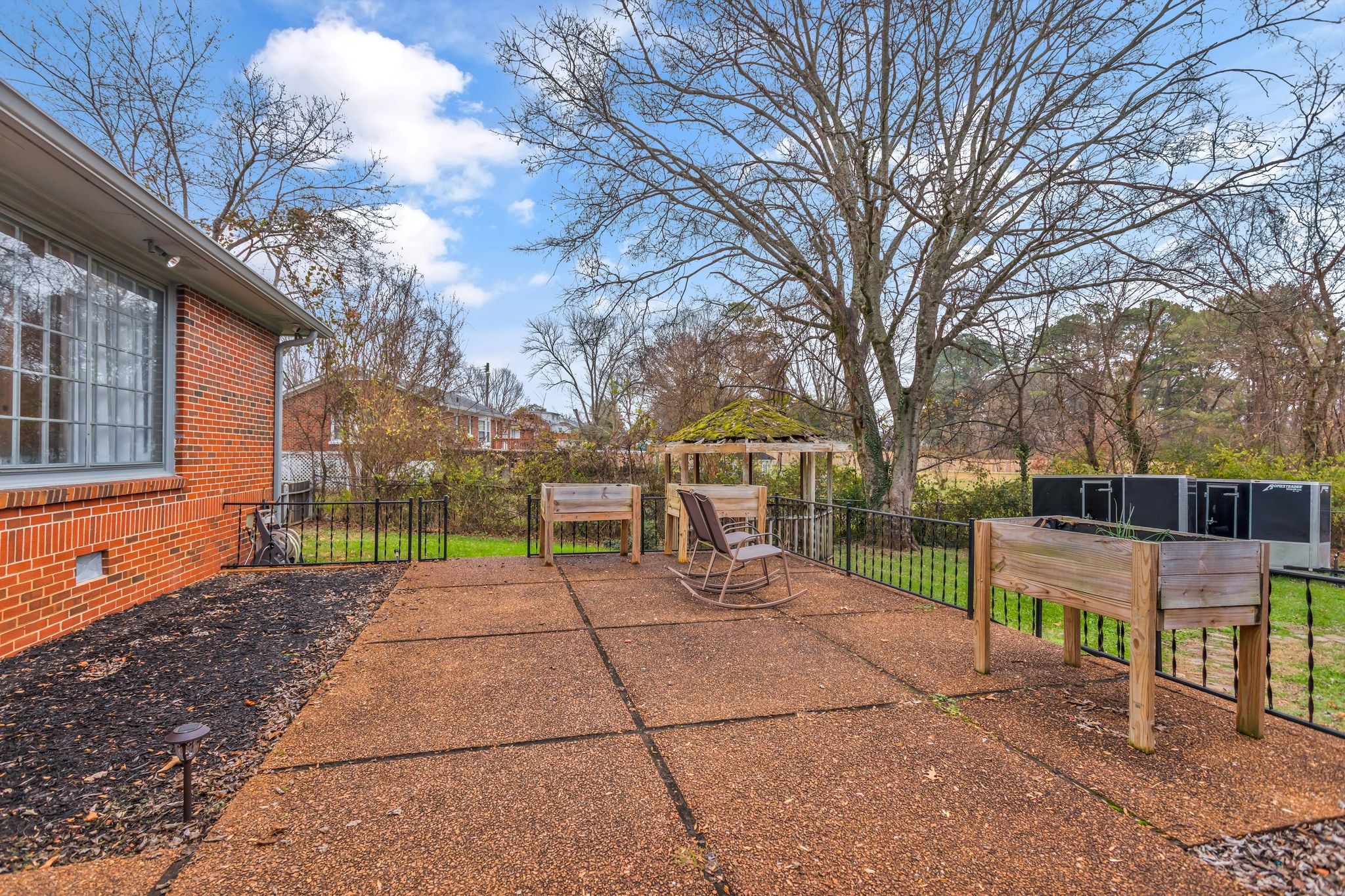 124 North Laurel Circle Columbia, TN 38401 - Photo 31 of 40 a house view with a sitting space