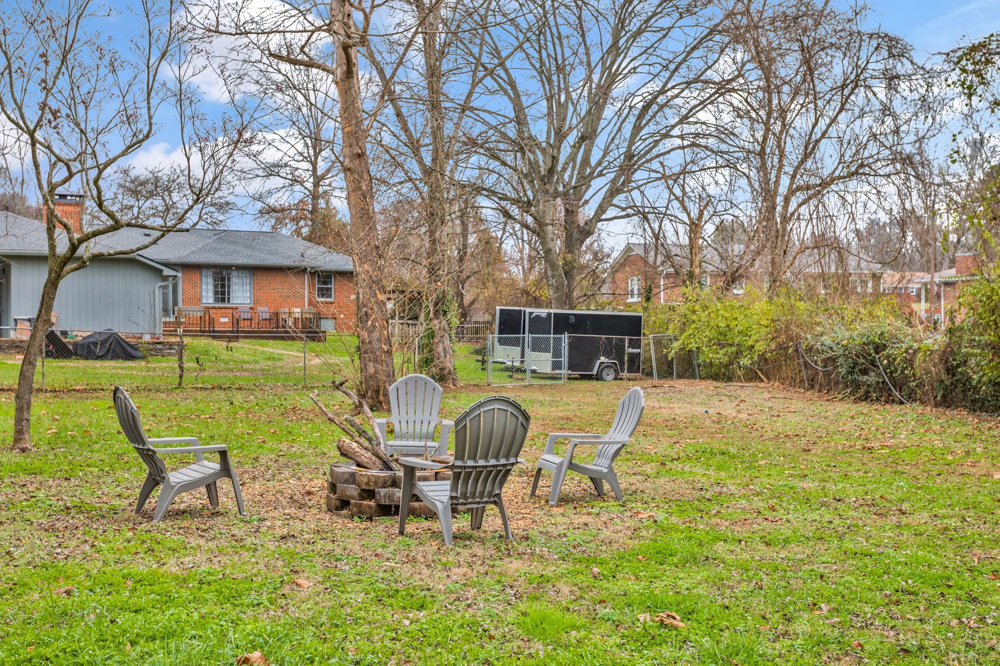 124 North Laurel Circle Columbia, TN 38401 - Photo 38 of 40 a swimming pool with table and chairs