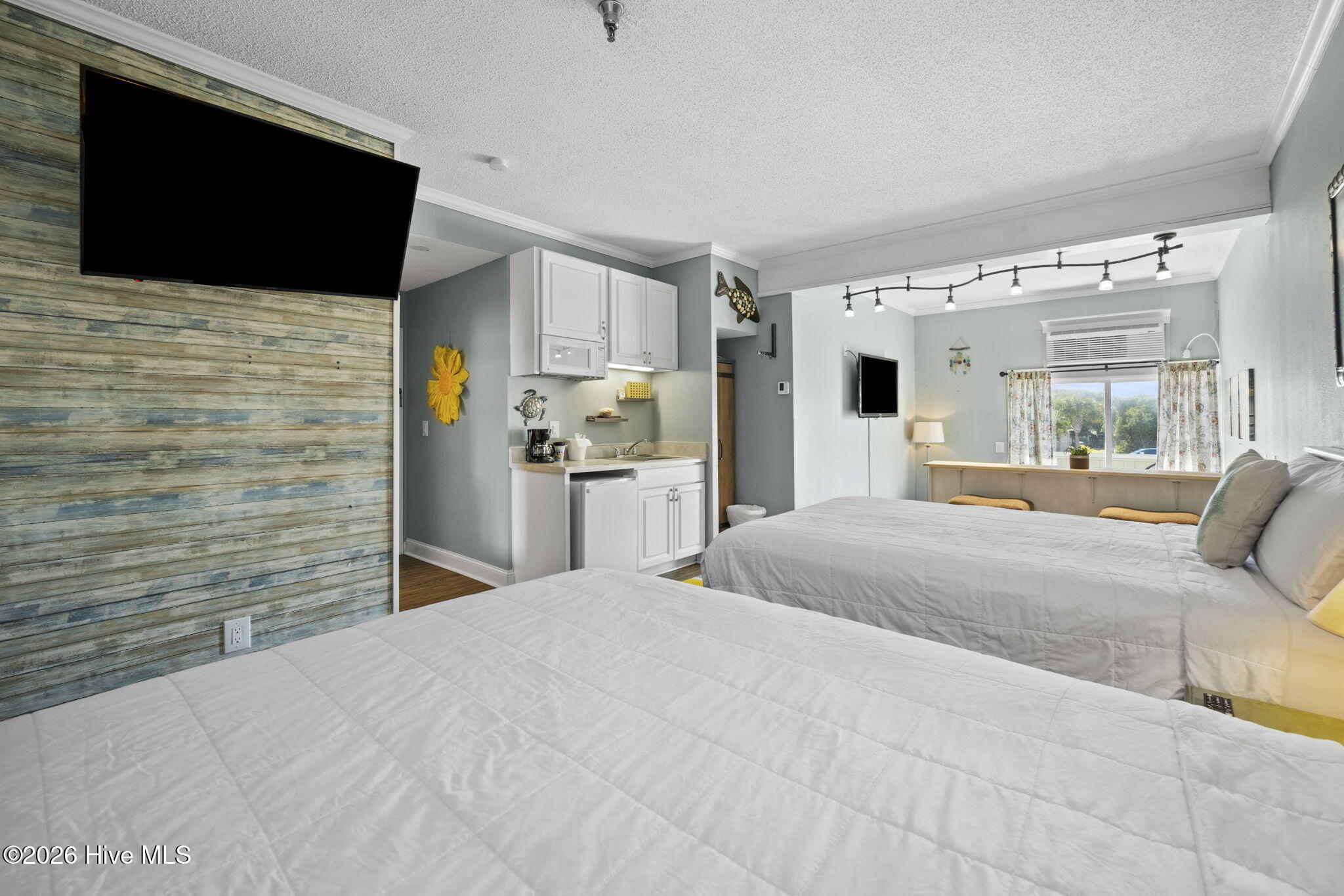 602 West Fort Macon Road, Unit 233 Atlantic Beach, NC 28512 - Photo 5 of 33 4-web-or-mls-PalmSuites-233-3-9-26-004