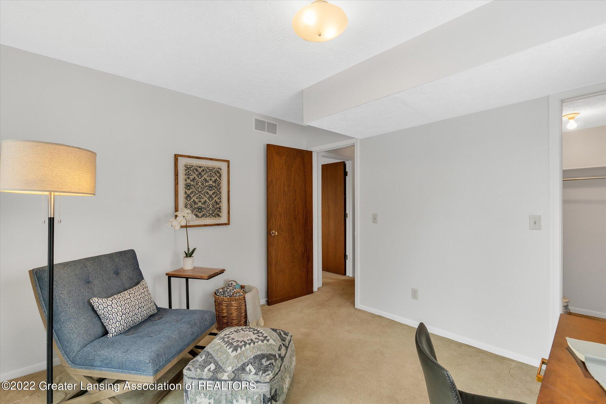215 East Jolly Road, Unit G6 Lansing, MI 48910 - Photo 13 of 15 Second bedroom 2