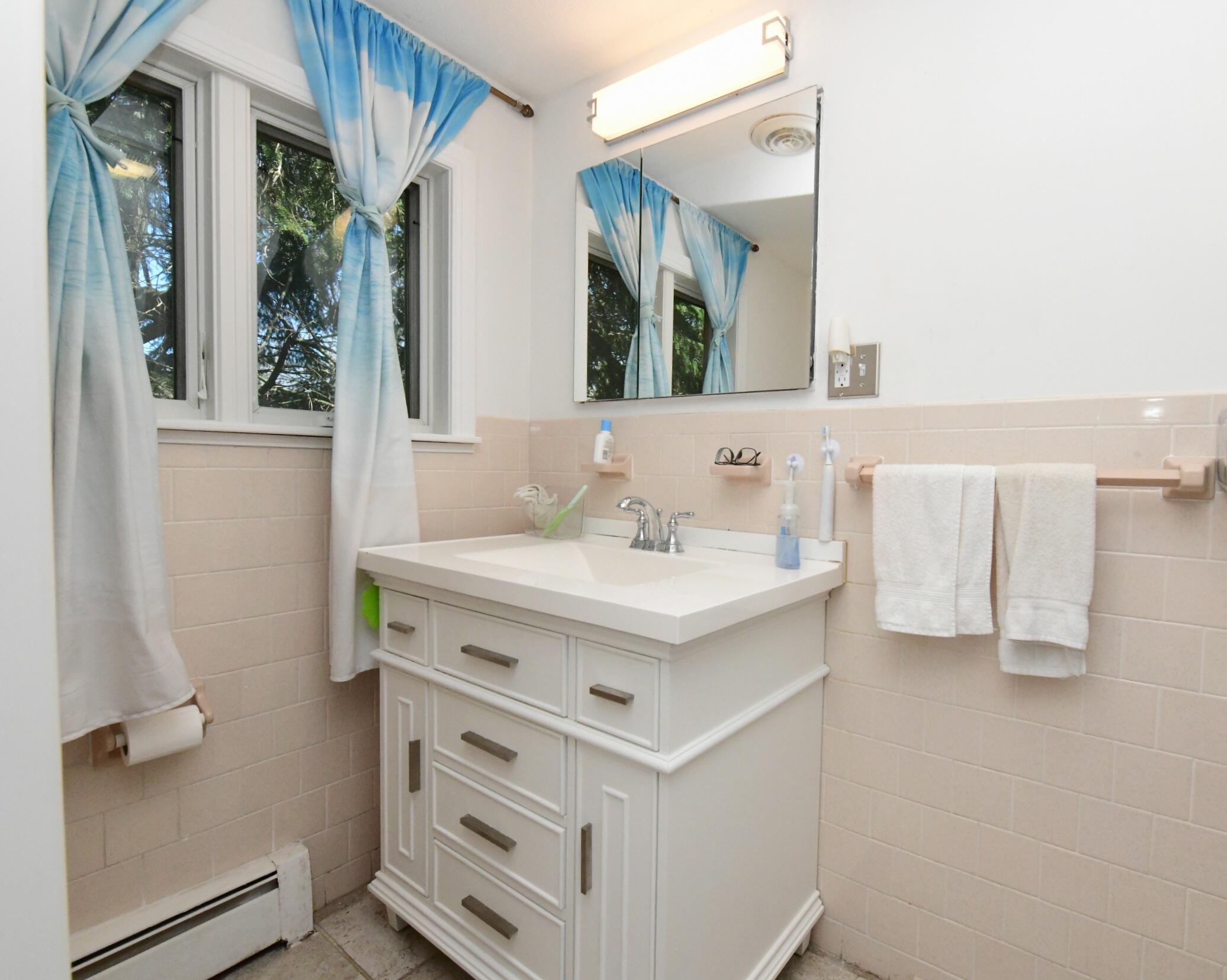 24 Lakewood Road Sagamore Beach, MA 02562 - Photo 26 of 44 2026-04-21-22-09-52-986