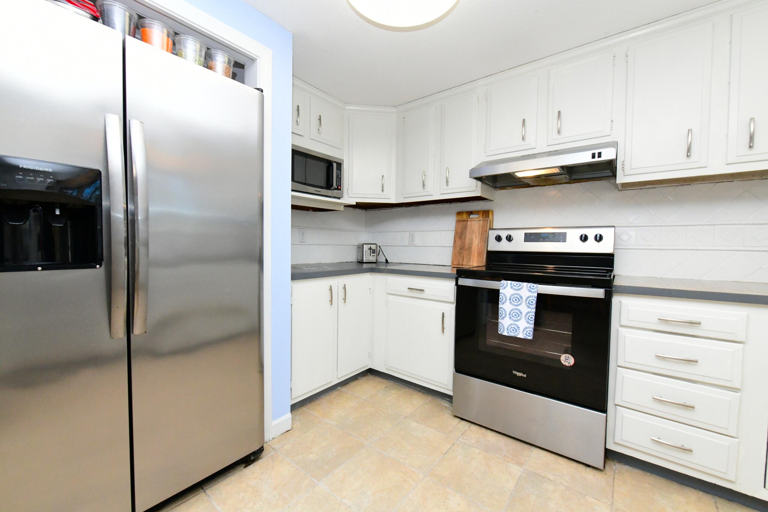 24 Lakewood Road Sagamore Beach, MA 02562 - Photo 7 of 44 2026-04-21-22-31-54-229