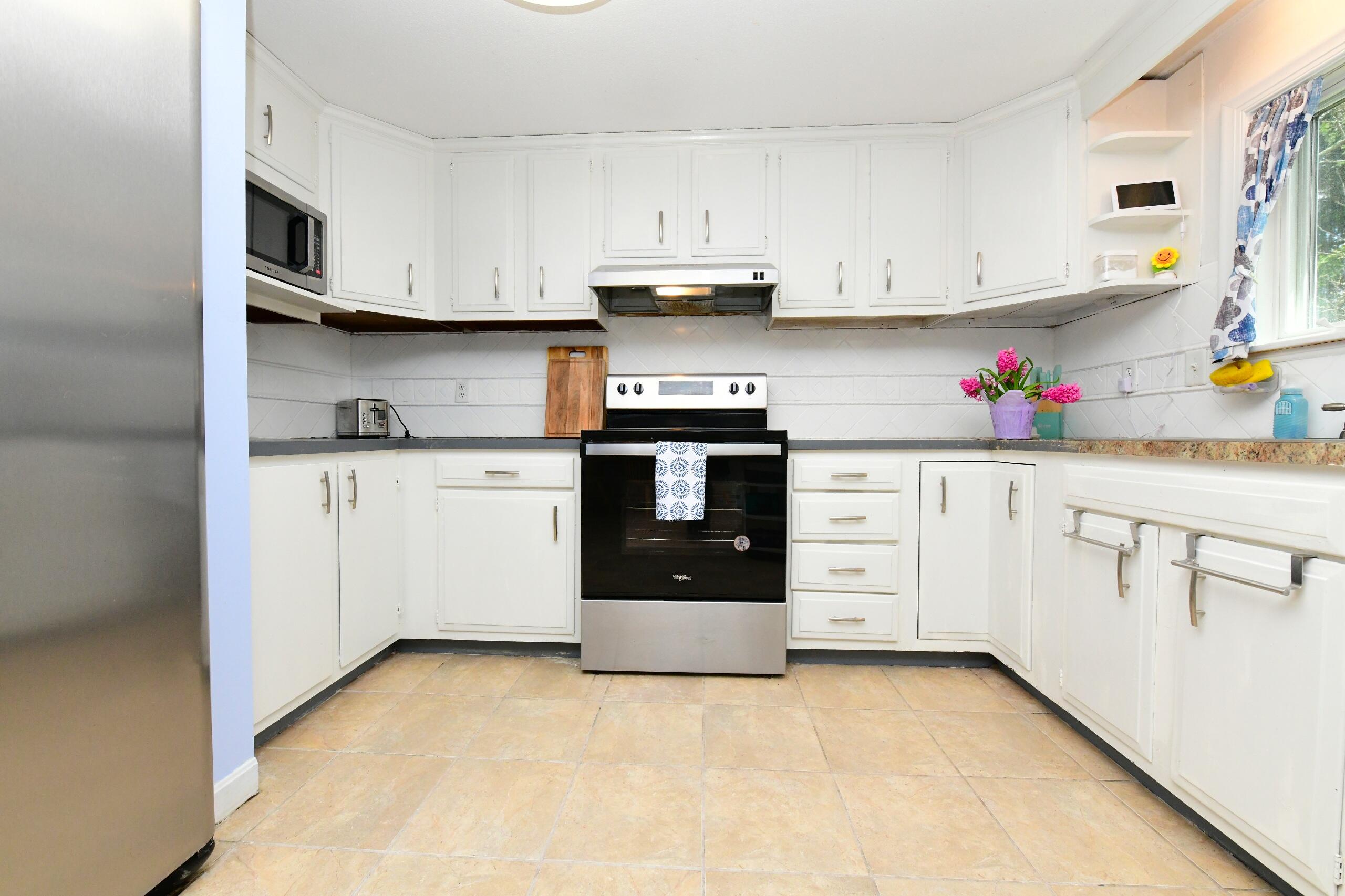 24 Lakewood Road Sagamore Beach, MA 02562 - Photo 8 of 44 2026-04-21-22-31-34-452