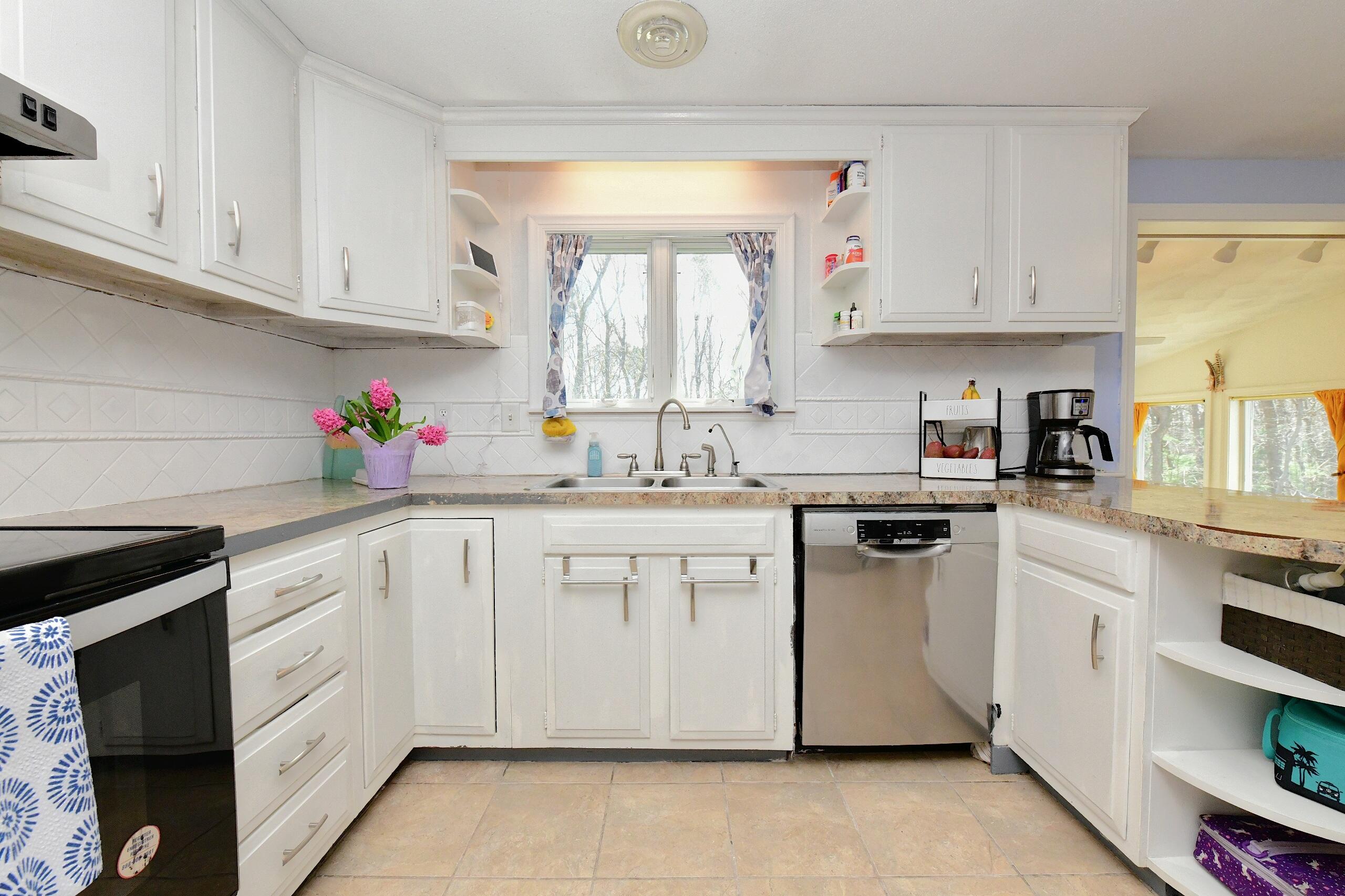 24 Lakewood Road Sagamore Beach, MA 02562 - Photo 9 of 44 2026-04-21-22-31-05-186