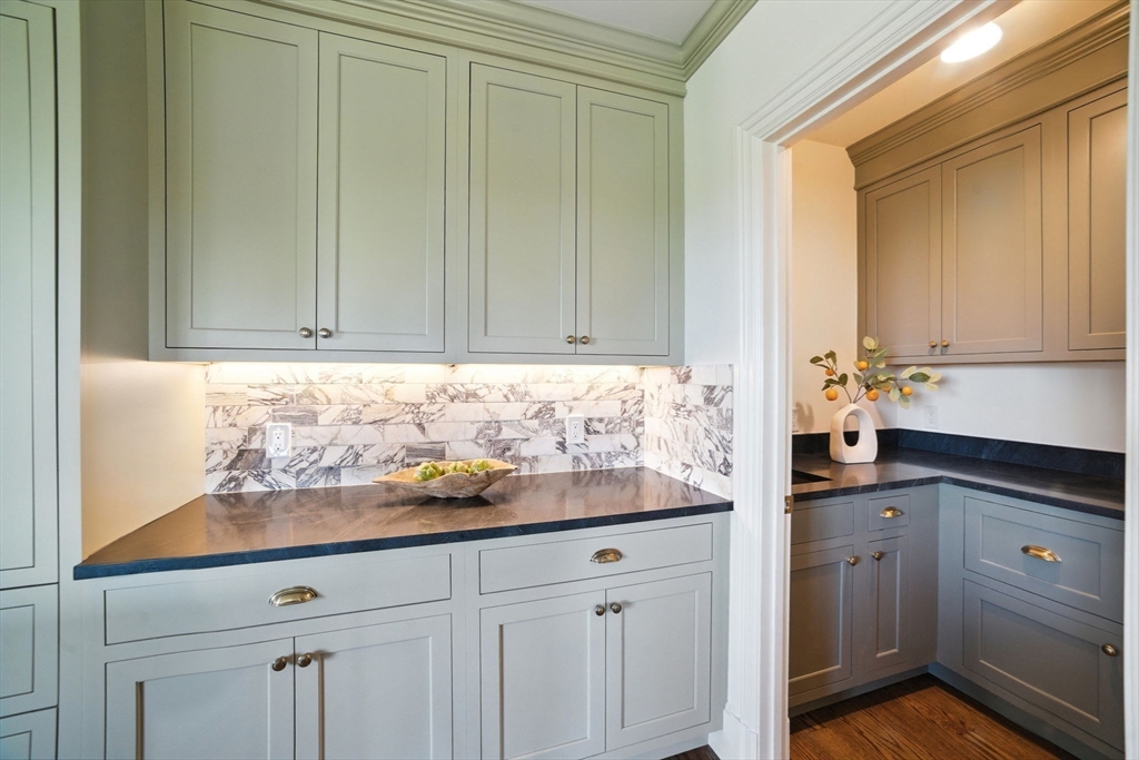197 Winchester Street, Unit 1 Brookline, MA 02446 - Photo 7 of 42