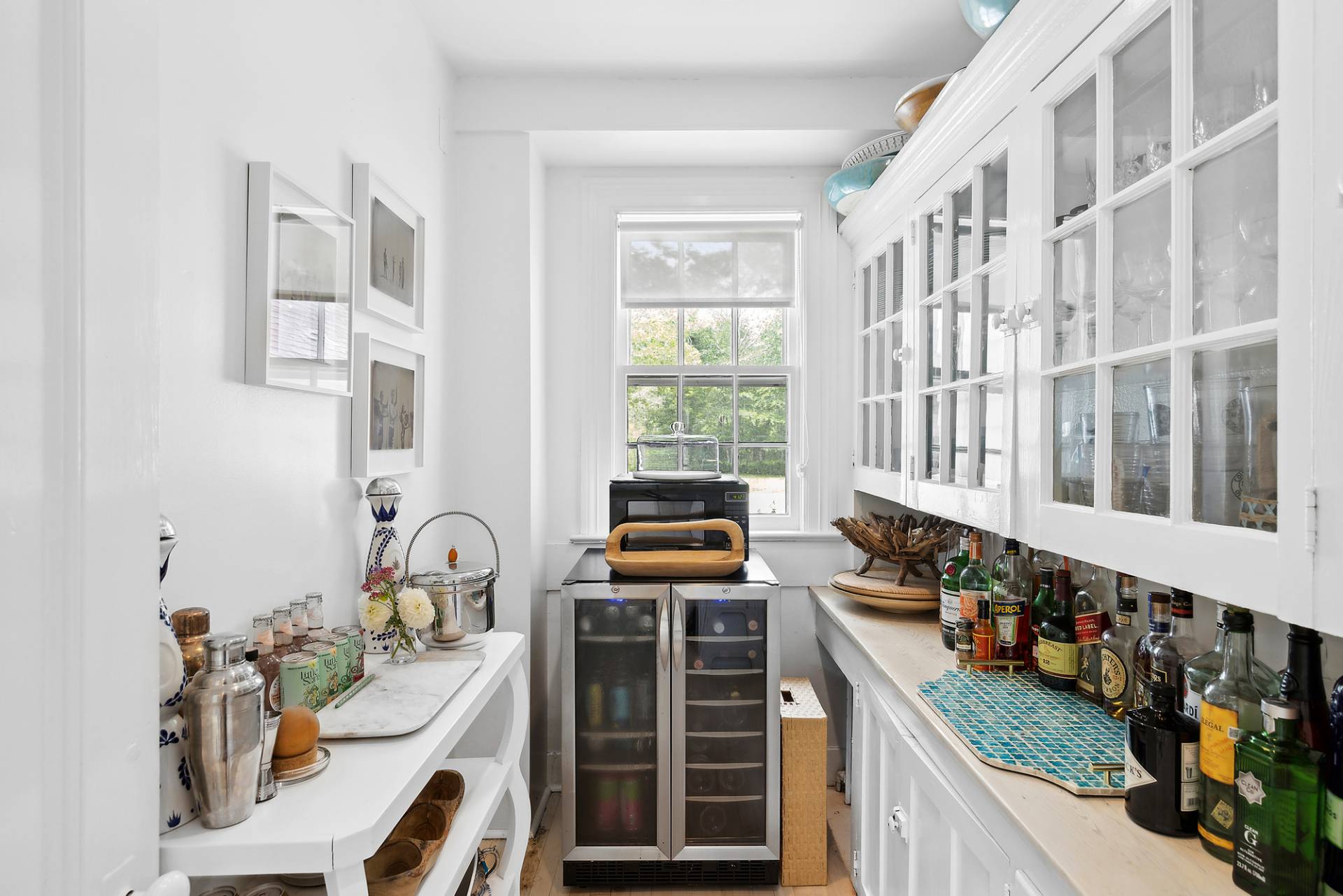 93 Egypt Lane East Hampton, NY 11937 - Photo 23 of 50 a kitchen that has a lot of cabinets in it