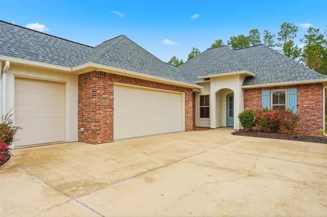 $425,000 | 3862 North Jasmine Drive, Lake Charles, LA 70605