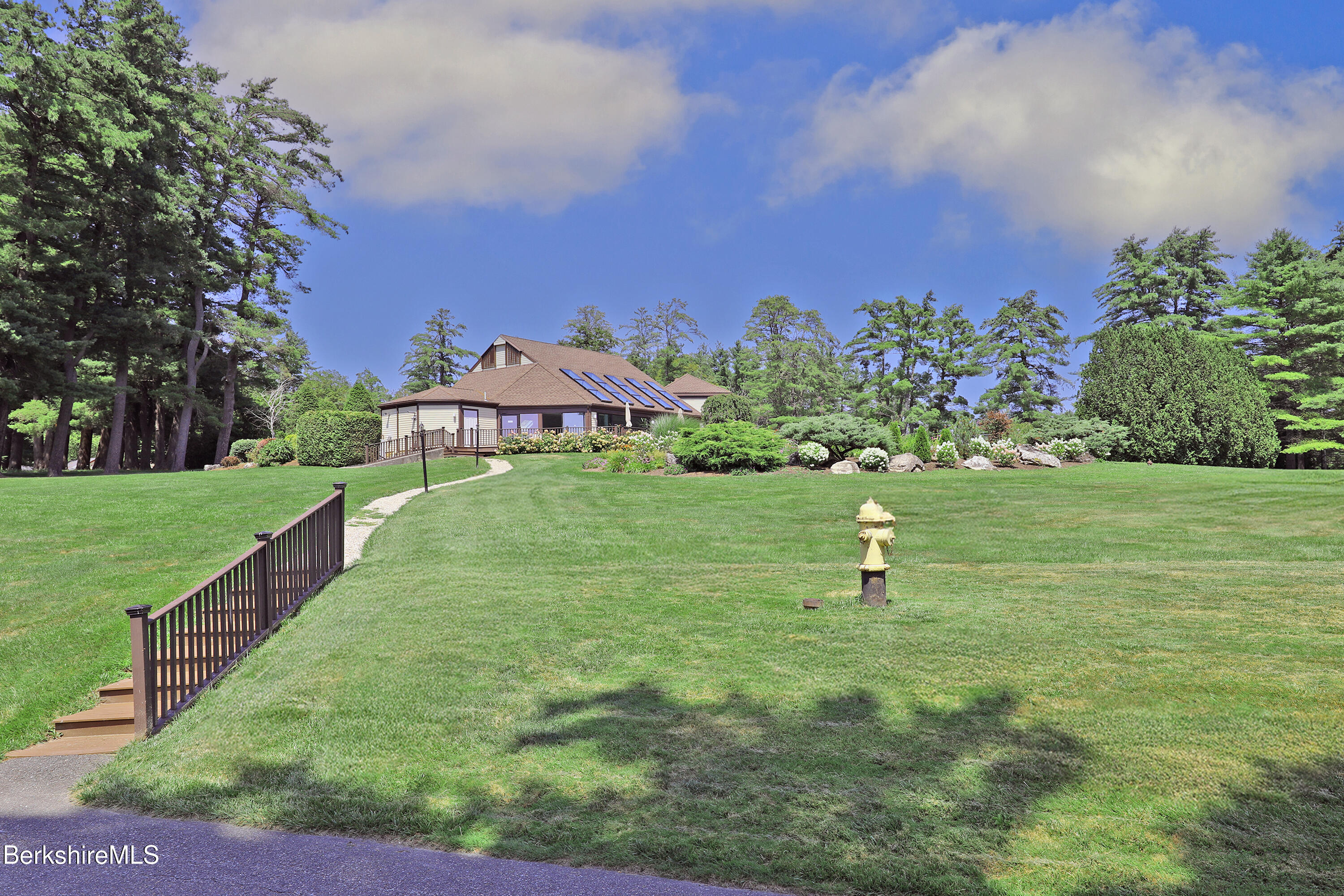 19 Hawthorne Road, Unit GH 4 Stockbridge, MA 01262 - Photo 38 of 46 a garden view with houses